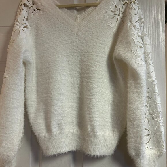 En Creme Sweater - Picture 1 of 2